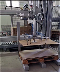 Автоматический паллетизатор модель ROBOPALLET 61 для укладки коробов на паллет.